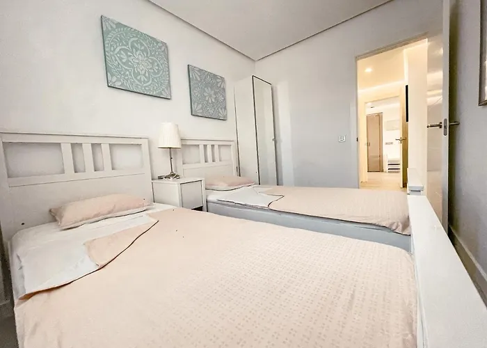 3-bed Flat, Ocean Garden, Heated Pool, Parking, Pp207