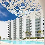 Lägenhet 3-bed Flat, Ocean Garden, Heated Pool, Parking, Pp207