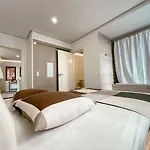 Lägenhet 3-bed Flat, Ocean Garden, Heated Pool, Parking, Pp207