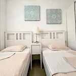 Lägenhet 3-bed Flat, Ocean Garden, Heated Pool, Parking, Pp207