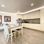 Lägenhet 3-bed Flat, Ocean Garden, Heated Pool, Parking, Pp207 *