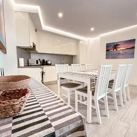 3-bed Flat, Ocean Garden, Heated Pool Parking *