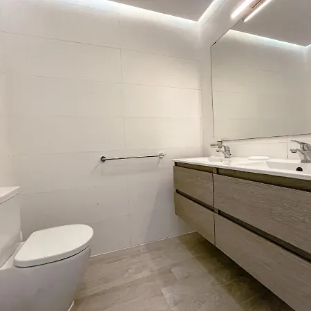 Apartment 3-bed Flat, Ocean Garden, Heated Pool Parking *