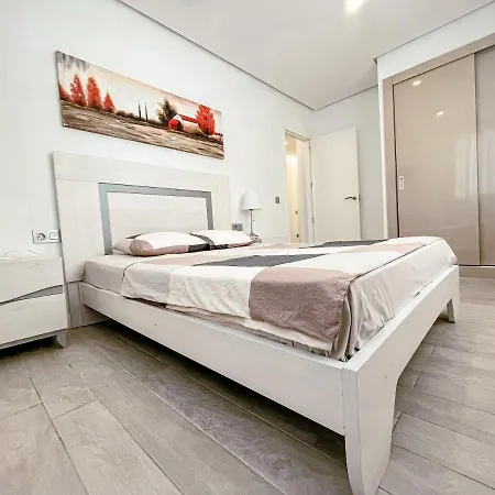 Apartment 3-bed Flat, Ocean Garden, Heated Pool Parking *
