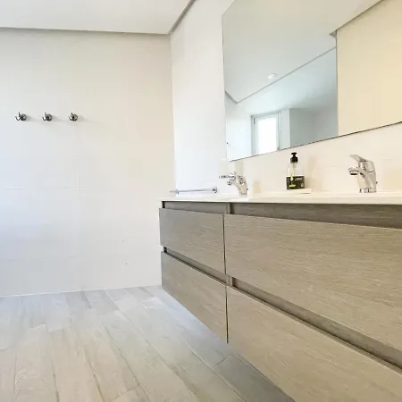 3-bed Flat, Ocean Garden, Heated Pool Parking Apartment