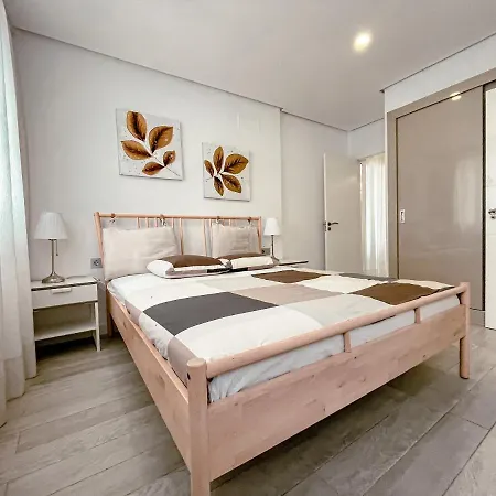 3-bed Flat, Ocean Garden, Heated Pool Parking Apartment *