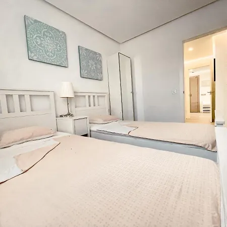 3-bed Flat, Ocean Garden, Heated Pool Parking
