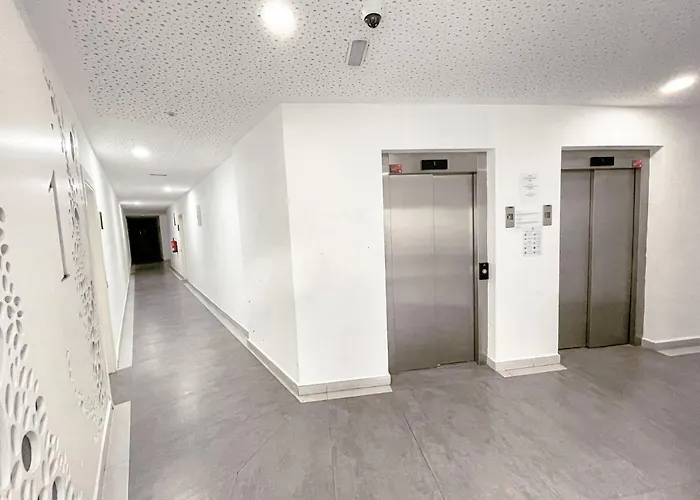 3-bed Flat, Ocean Garden, Heated Pool, Parking, Pp207