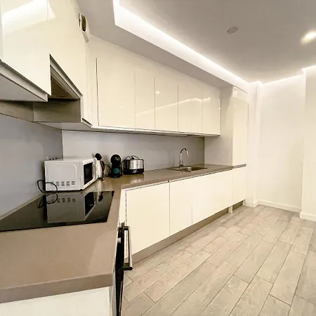 3 Bedroom Ocean Garden Apartment, Heated Pool & Parking, Pp207 Daire