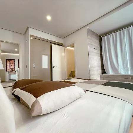 Daire 3 Bedroom Ocean Garden Apartment, Heated Pool & Parking, Pp207