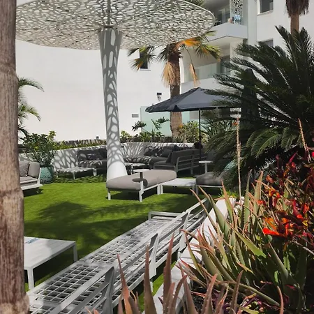 Daire 3 Bedroom Ocean Garden Apartment, Heated Pool & Parking, Pp207