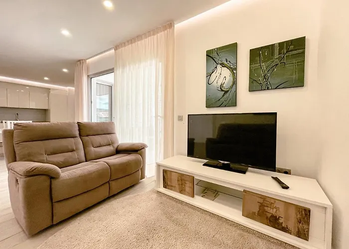 3-bed Flat, Ocean Garden, Heated Pool, Parking, Pp207